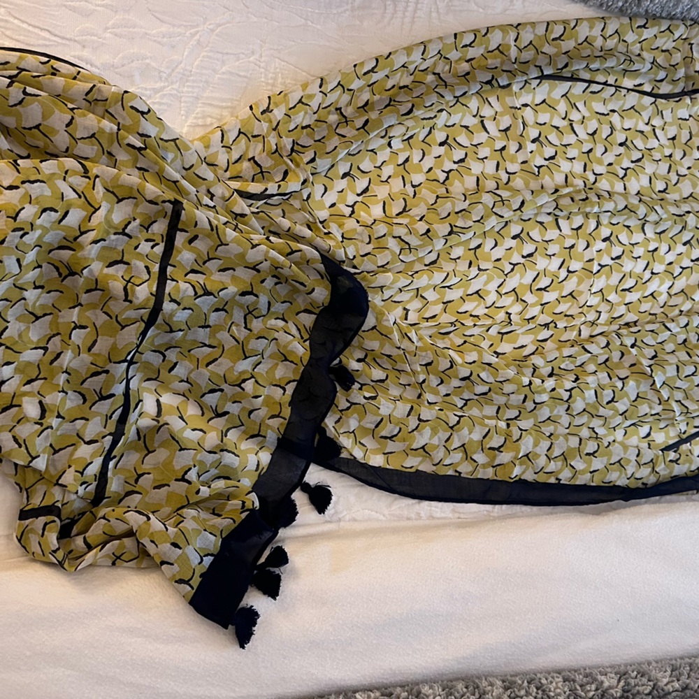 Beautiful Ann Taylor Dark navy and Yellow Patterned Scarf